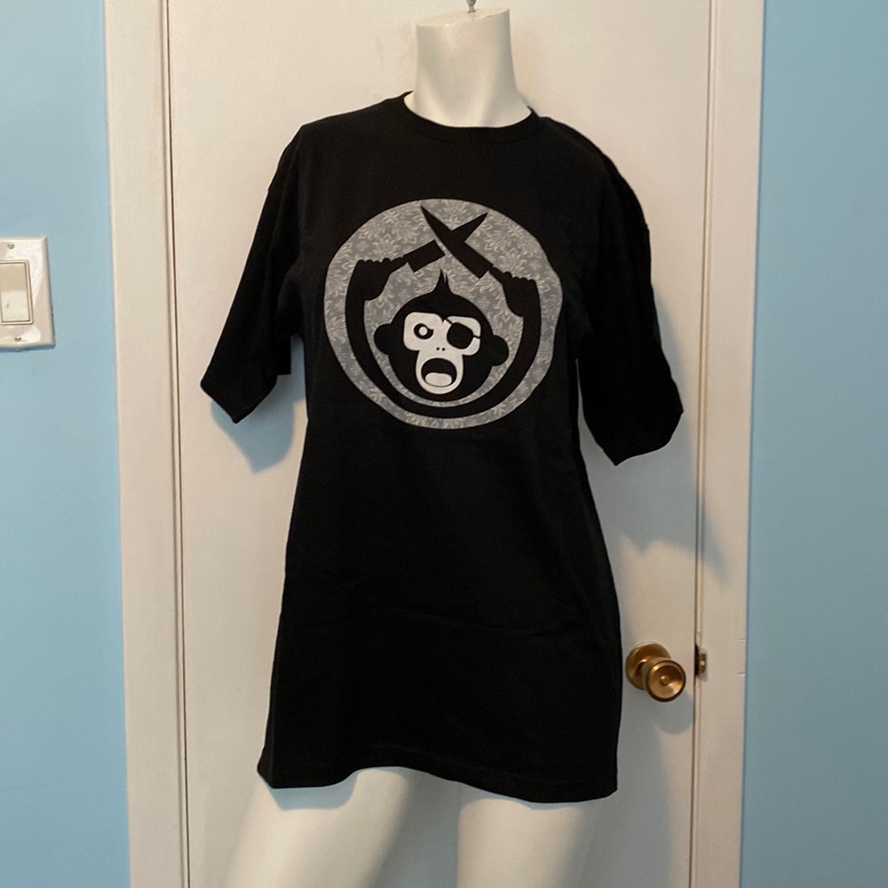 👕 NwoT Monkey Knife Fight T-Shirt